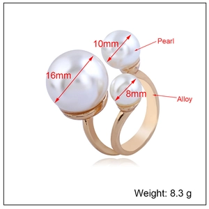 Three-bead pearl ring with gold-plated alloy band and triple synthetic pearls
