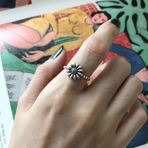 Retro S925 sterling silver daisy ring with vintage oxidized finish worn on hand