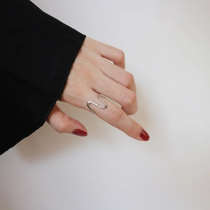 Minimalist S925 sterling silver wavy twisted open ring worn on a finger