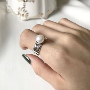 S925 sterling silver ring with large white pearl and vintage Cuban link chain band