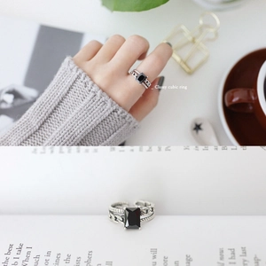 Retro S925 silver open ring featuring a black rectangular onyx and Cuban chain band