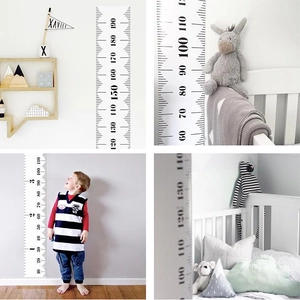 Detail of Nordic canvas height chart for kids with 10-190cm scale and custom name feature