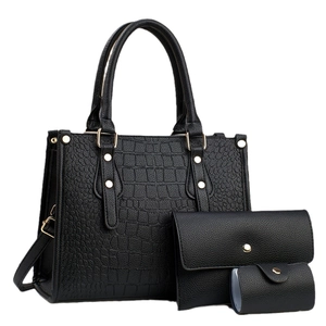 Conjunto de bolsos negros de 3 piezas con textura de cocodrilo y herrajes dorados
