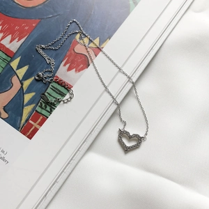 Detailed close-up of S925 sterling silver heart necklace with pavé zircon setting