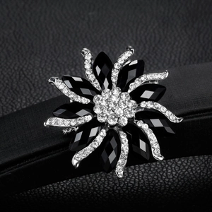 Vintage Alloy Zirconia Leaf Brooch With Black Glass Stone Silver Plated Floral Rhinestone Brooches For Women Fashion Jewelry