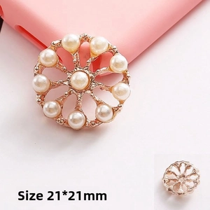 Detail of 21*21mm pearl flower charm accessory for DIY phone cases with metal base