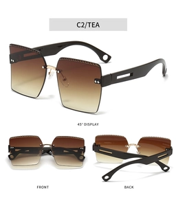 Tres vistas de gafas de sol cuadradas de gran tamaño con lentes degradadas té y detalles de metal
