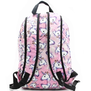 Dettaglio dello zaino rosa con unicorno che mostra gli spallacci regolabili in nylon nero