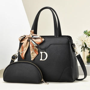 Sac fourre-tout classique en cuir noir avec pendentif doré et foulard en soie