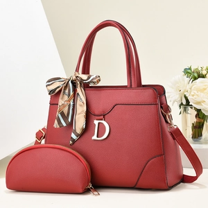 Ensemble sac à main bordeaux en similicuir avec boucle D et foulard décoratif