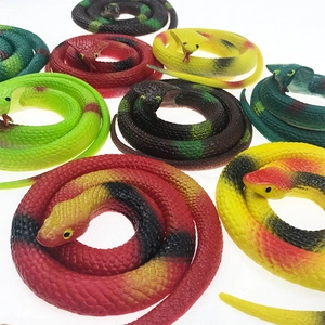 Lot de serpents en caoutchouc réalistes avec textures détaillées pour farces et décoration