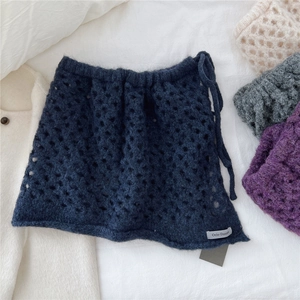 Minigonna a portafoglio in maglia all'uncinetto blu navy con trama in mohair e laccio
