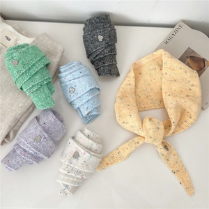 Ensemble de foulards triangulaires en laine mélangée avec badges en métal en forme de cœur