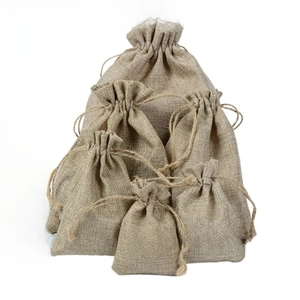Detailed size chart for white linen drawstring bags ranging from 7x9cm to 25x35cm