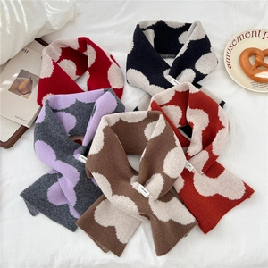 Five-color 100% wool knitted floral scarves set with chic cross-knot design and thick texture