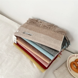 Classic 100% lambswool scarf with herringbone pattern and fringes in multiple colors