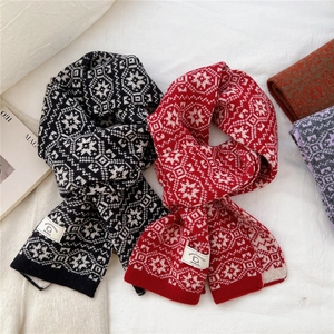 Classic 100% wool knitted scarf with Nordic jacquard patterns for winter warmth