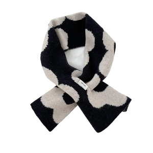 Elegant 100% wool knitted cross scarf with black and white floral pattern for women