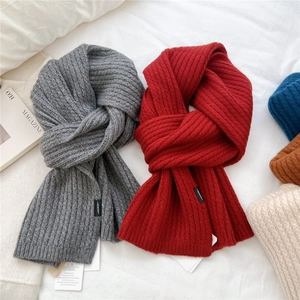Sciarpe classiche in maglia a coste spesse misto lana in grigio e rosso per calore invernale