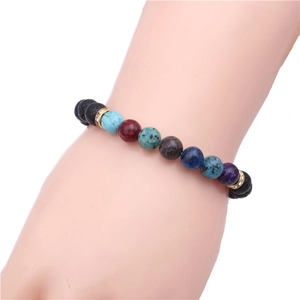 Pulsera de cuentas de piedra de lava con gemas coloridas y separadores dorados