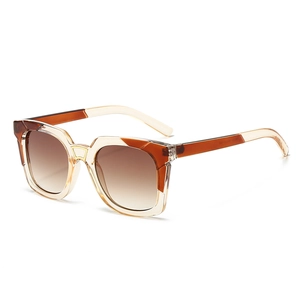 Fashion square frame sunglasses with champagne gradient lenses and retro resin frame