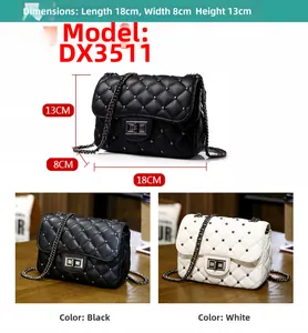 Dettagli della borsa trapuntata con catena e borchie, guida taglie 18x8x13cm e colori