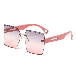 Gafas de sol cuadradas sin montura con lentes degradadas rosa-púrpura y adornos metálicos