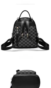 Vue macro des bretelles réglables et de la base renforcée du sac à dos en cuir noir