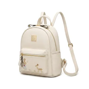 Détail du sac à dos en similicuir crème avec broderie lapin et nœud pour femmes
