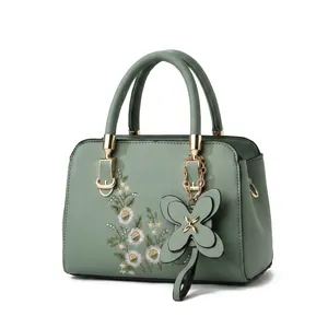 Detailed view of green Boston bag showing dimensions 23x11x16cm and internal storage capacity
