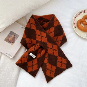 Detailed close-up showing the 100% pure wool texture and argyle knit pattern of the scarf