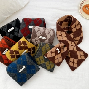 Knitted 100% wool scarf with classic argyle pattern available in various colors