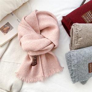 Sciarpa spessa in maglia con frange da donna in rosa, bordeaux, beige e grigio