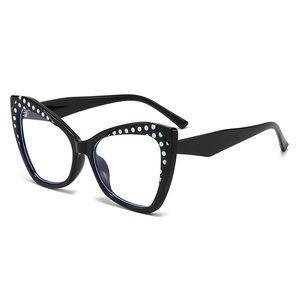 Schicke Katzenaugen Brille in Schwarz mit weißen Punkten und Blaulichtfilter Gläsern