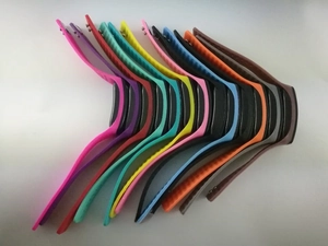 Vue détaillée des bracelets de montre en silicone colorés disponibles en divers coloris