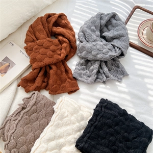 Thick knitted fish-scale scarf for women in five solid colors for autumn and winter