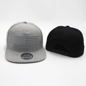 Casquette snapback à bord plat avec broderie drapeau USA et boucle réglable en gris