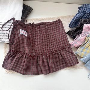Mini-jupe à carreaux avec ourlet à volants et cordon de serrage pour look superposé