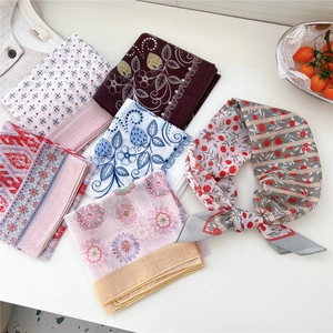 Printed Square Scarf Retro Floral Paisley Satin-Like Bandana Hair Tie Neck Wrap For Women Elegant Fashion Accessory