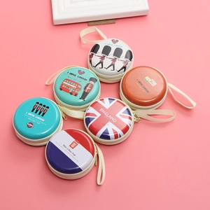 Round tinplate coin purse set with London themes, zipper closure and lanyard