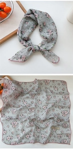 Detail view of cotton-linen feel scarf with floral print and pink lace trim edges