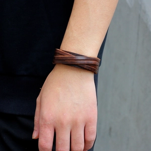 Bruine meerlaagse leren wikkelarmband voor heren met vintage punk uitstraling
