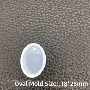 Detail der 18x25mm ovalen Silikonform für Harzanhänger-Schmuckherstellung mit Maßangabe