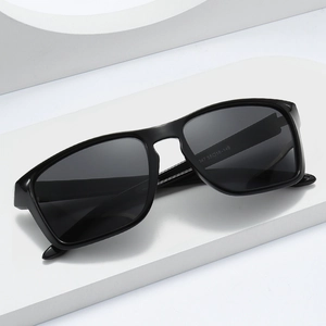 Lunettes de soleil polarisées carrées noires pour le sport et les loisirs en plein air