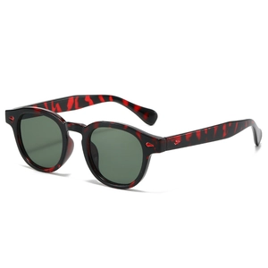 Lunettes de soleil ovales rétro avec monture marbrée rouge et noire et verres verts