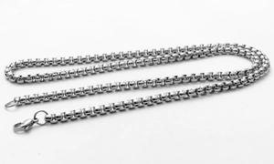 Detail of 304 stainless steel box chain with lobster clasp and polished silver finish