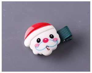 Dettaglio molletta per capelli Babbo Natale in resina con nastro verde scuro per bambini