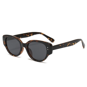 Vintage Y2K style dark tortoise shell polarized sunglasses with silver metal rivets