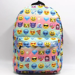 Dettaglio dello zaino a gradiente multicolore con motivi densi di emoji 3D e stampe pizza