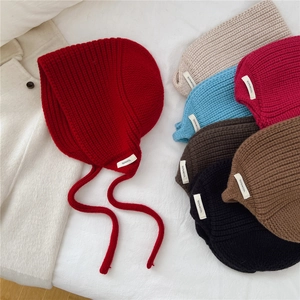 Bonnet d'hiver en 100% laine tricotée avec protège-oreilles et liens en divers coloris